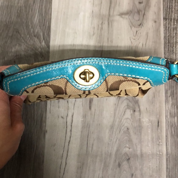 Coach wristlet - Picture 2 of 4